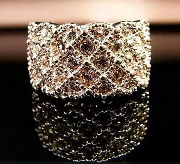 Sparkling full diamond classic ring