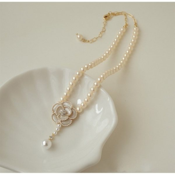 Light Luxury Camellia Necklace 1