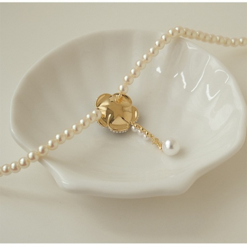 Light Luxury Camellia Necklace 3