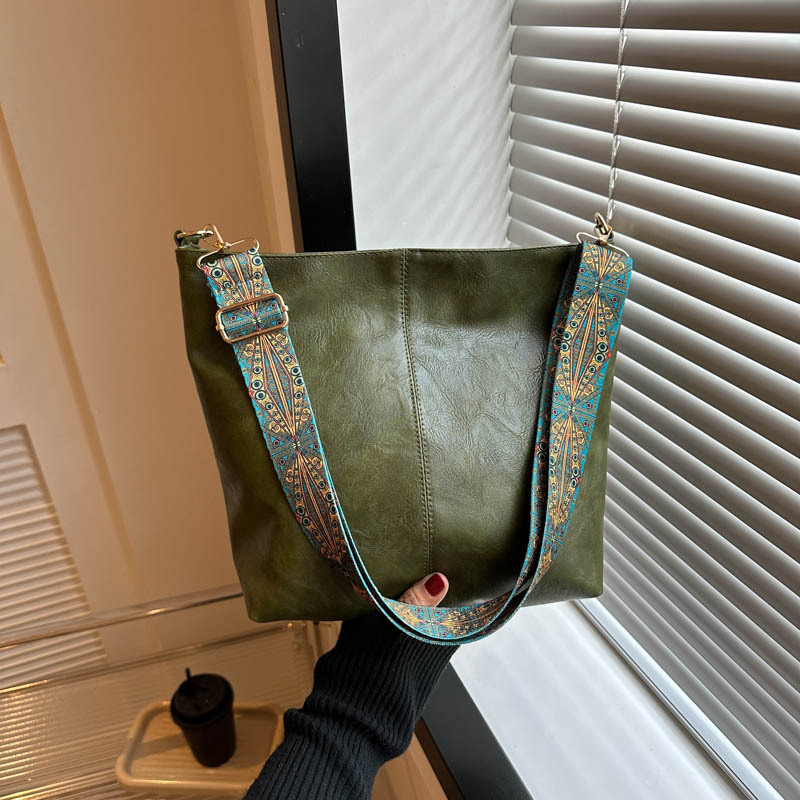 Vintage Leather Shoulder Bag olive